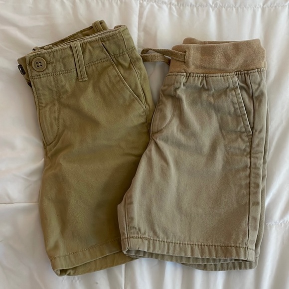 Two pairs of Gap 3T boys khaki shorts - Picture 1 of 3